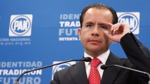 Pemex demanda a César Nava por fraude