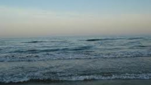 Sujeto se ahoga cuando arrojaba las cenizas de su esposa al mar