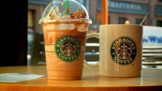 El secreto de Starbucks es preparar sus bebidas con agua de baño, ve el video