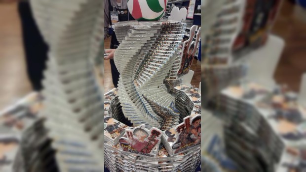 FOTOS: Librerías en Japón marcan tendencia con torres de libros