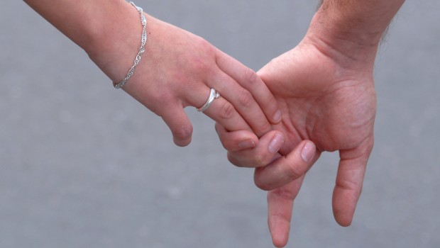 Pacientes con cáncer casados viven por más tiempo: Estudio