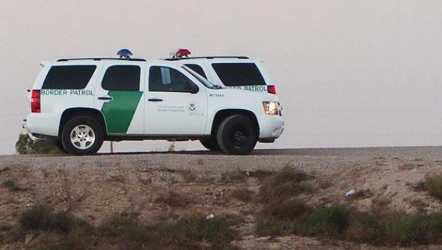 Agente fronterizo asesina a un indocumentado “por lanzarle una piedra”