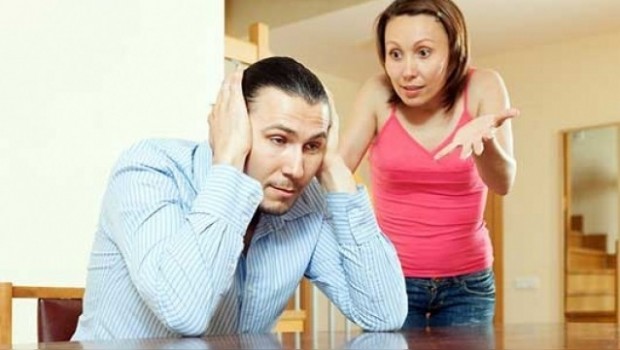 Hombres no escuchan a mujeres porque su voz es