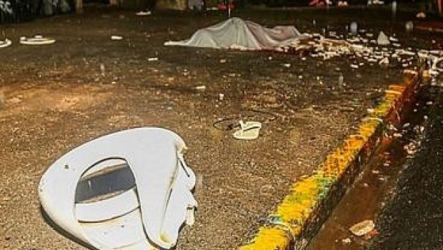 Aficionado brasileño muere al ser golpeado por un retrete