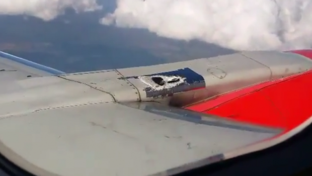 VIDEO: Avión de VivaAerobus vuela con parche de