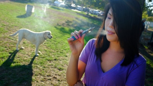 Fumar puede matar de cáncer ¡a tus perros!