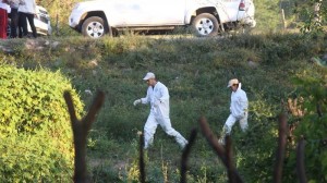 En el basurero de Cocula peritos realizan investigaciones. Foto/Cuartoscuro.